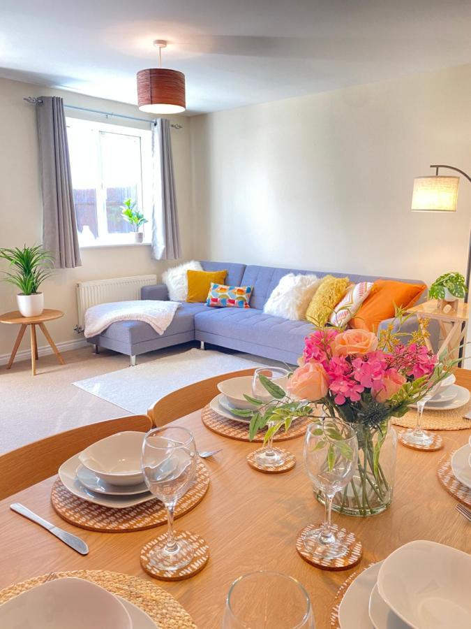Free Private Parking! Oakley House And Garden! Fully Equipped 4 Comfy Beds Villa Corby Exteriör bild