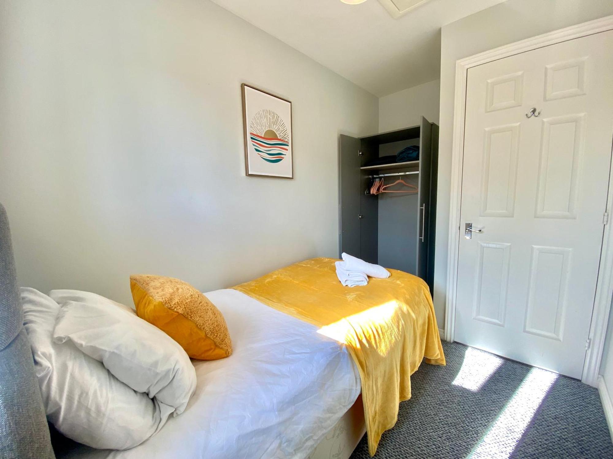 Free Private Parking! Oakley House And Garden! Fully Equipped 4 Comfy Beds Villa Corby Exteriör bild