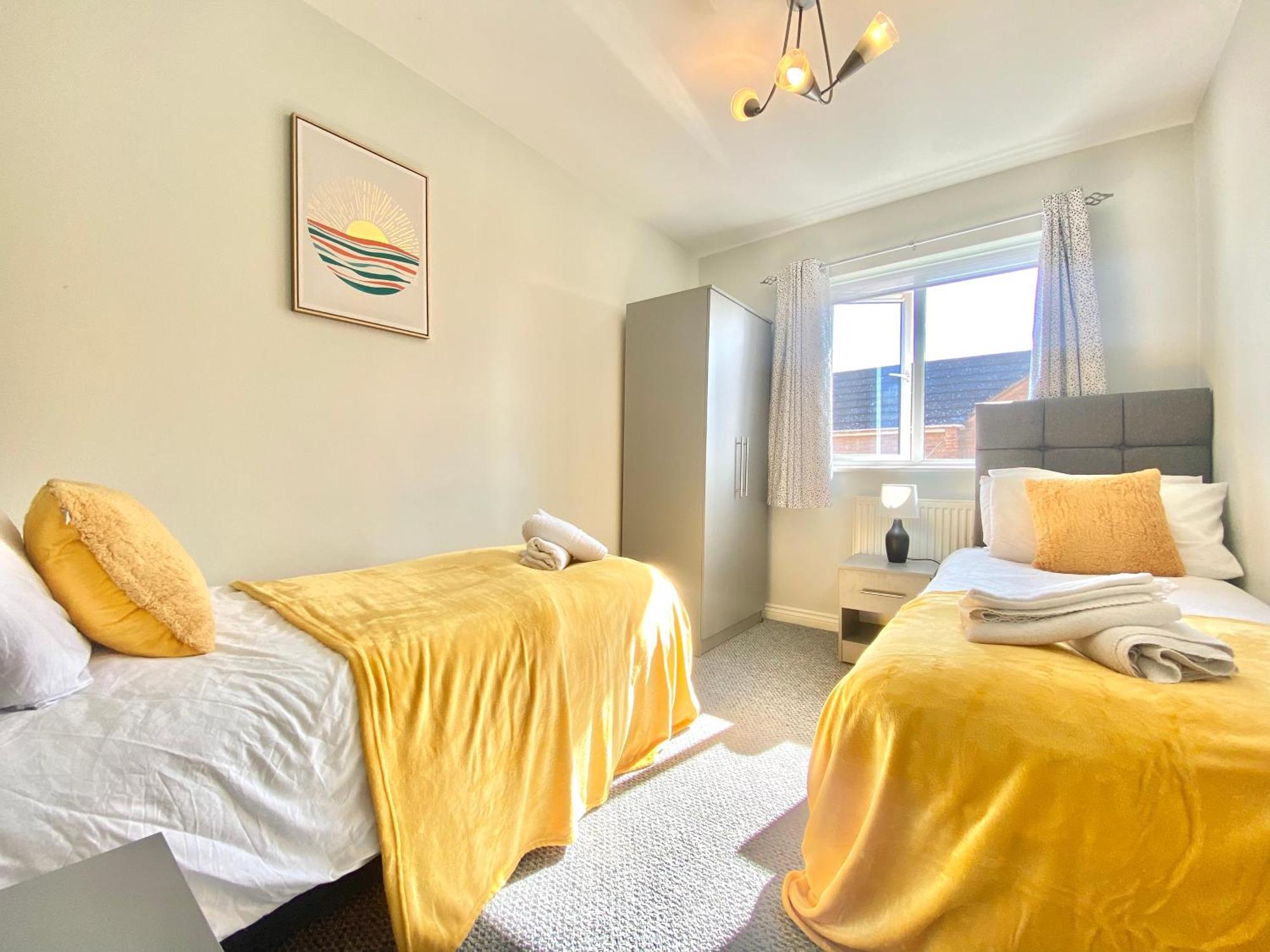 Free Private Parking! Oakley House And Garden! Fully Equipped 4 Comfy Beds Villa Corby Exteriör bild