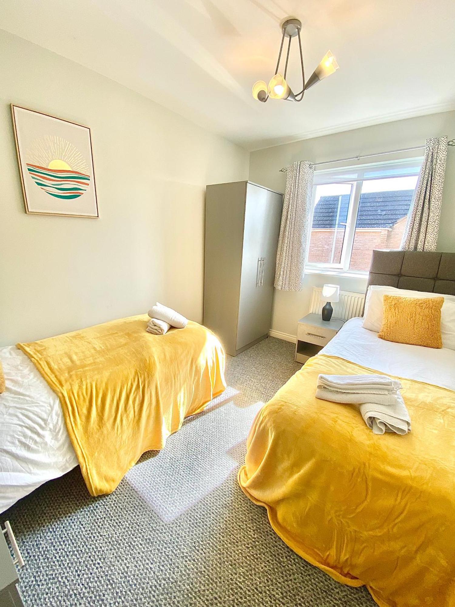 Free Private Parking! Oakley House And Garden! Fully Equipped 4 Comfy Beds Villa Corby Exteriör bild